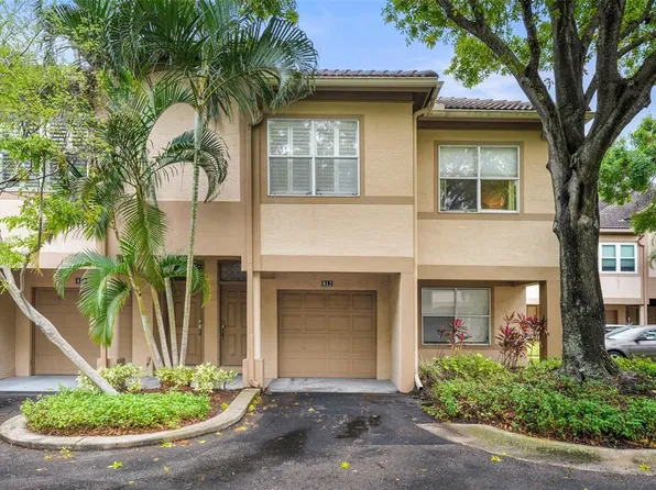 812 Normandy Trace Rd, Tampa, FL 33602