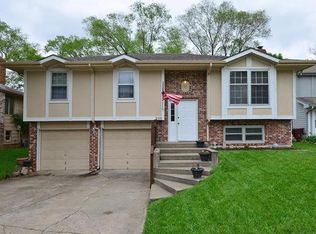 211 S Commercial St, Smithville, MO 64089