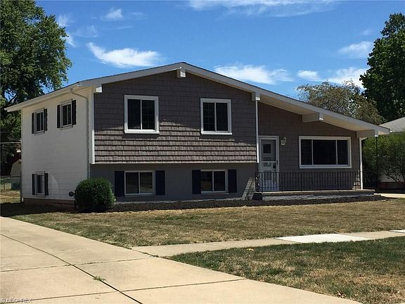 2nd image of 153 Saint Lawrence Blvd