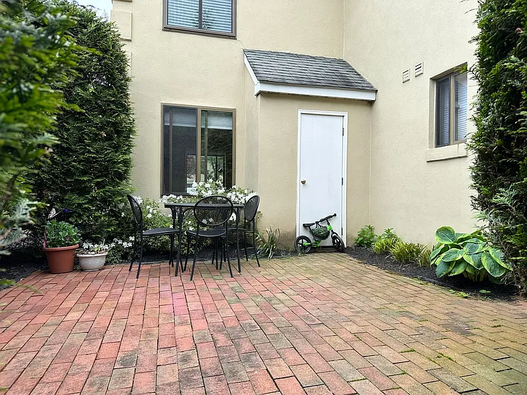 411 W Conestoga Rd — Photo 17