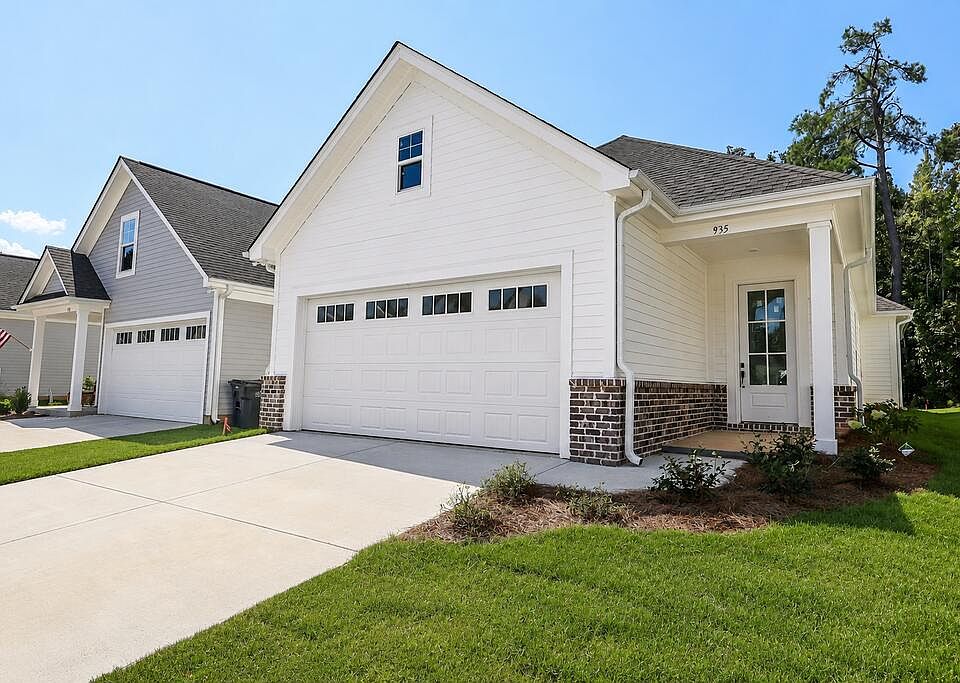 1st image of 935 Georgia Oak Cv