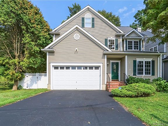 5th image of 110 Taylor Pl