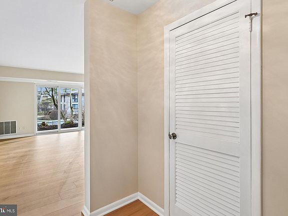 4th image of 769 Fairview Ave #769B
