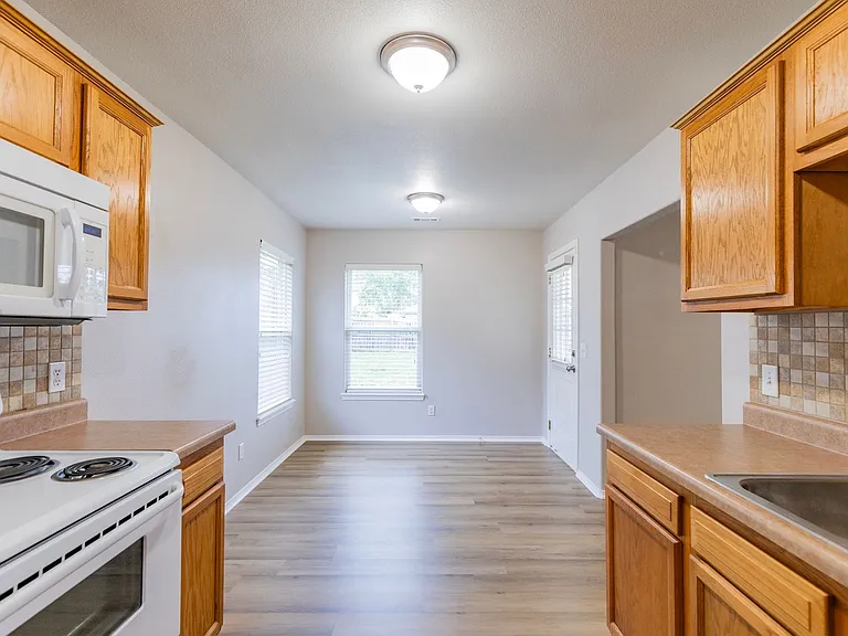 6206 SW Meadow Well Ave — Photo 7