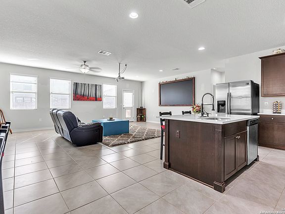 4th image of 119 Landing Ln.