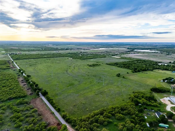 508 W Hugo St, Petrolia, TX 76377