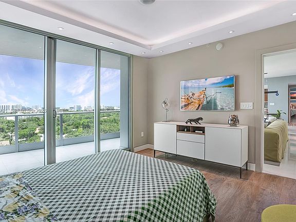 2nd image of 2627 Bayshore Dr #1408