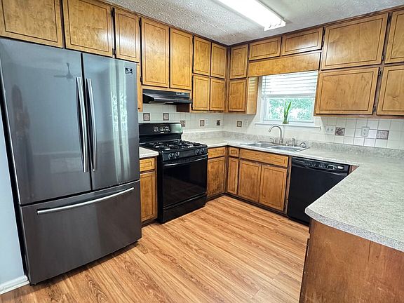 3rd image of 6848 Fielder Ct