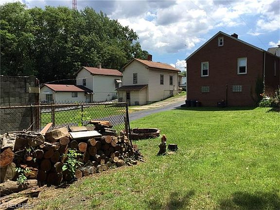 4th image of 710 Dickson St
