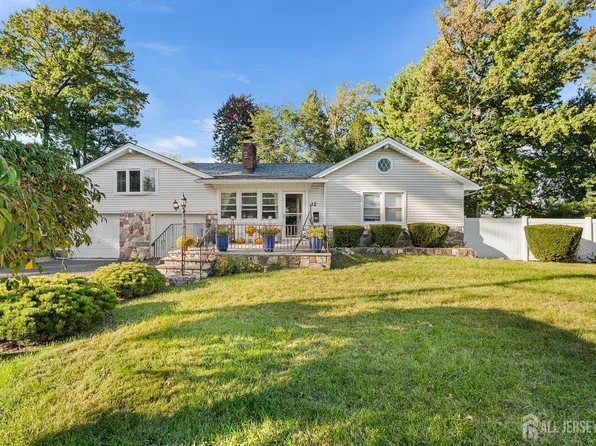 32 E Hegel Ave, Colonia, NJ 07067