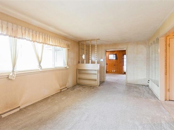 5th image of 10511 Corrington Ave
