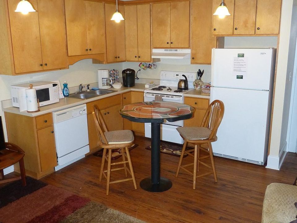 2nd image of 605 Mulberry St