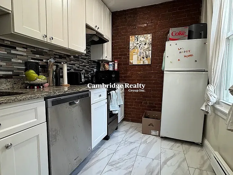 47 Cameron St #2T — Photo 2