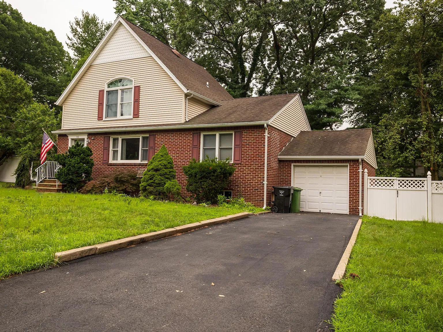 4 bed, $5,000 — Photo 2