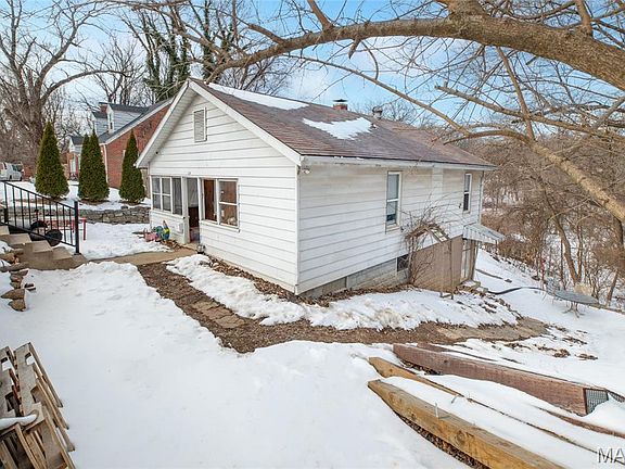 3rd image of 2300 Agnes St