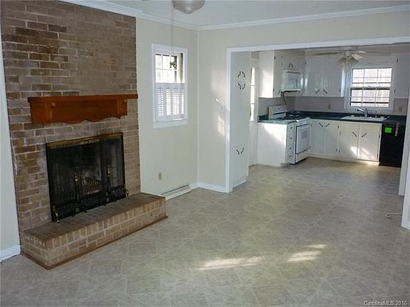 3rd image of 1559 Sharon Ln