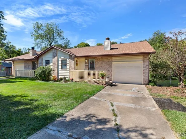 26 Fox Meadow Ln, Glen Carbon, IL 62034