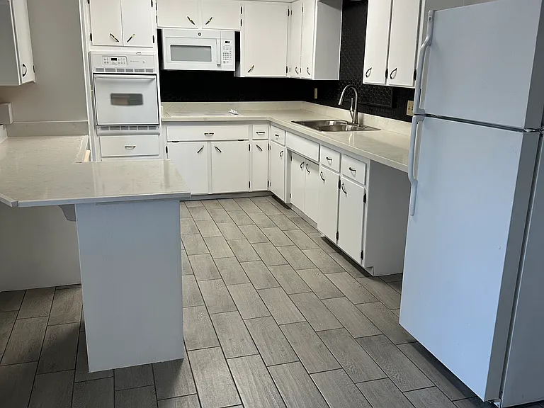 53 W 11th Dr — Photo 2