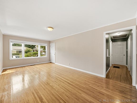 5th image of 4938 S Quincy Ave