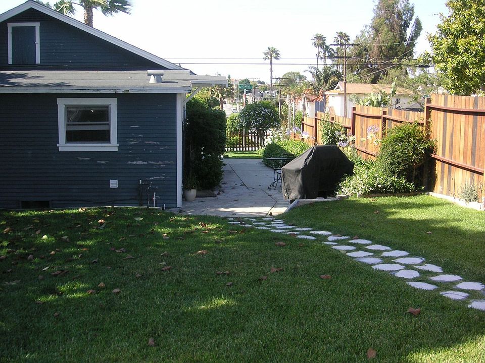 2nd image of 2222 Belmont Ln