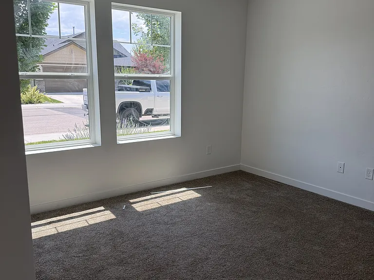 246 W Waukesha St — Photo 10
