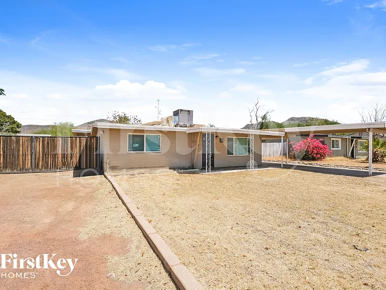 1124 W Cinnabar Ave — Photo 2