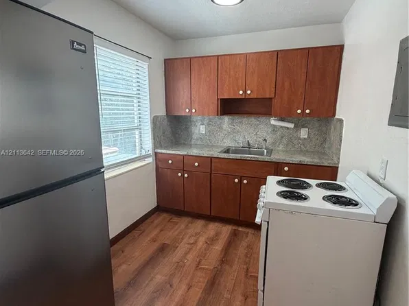 16 Santillane Ave APT 4, Miami, FL 33134