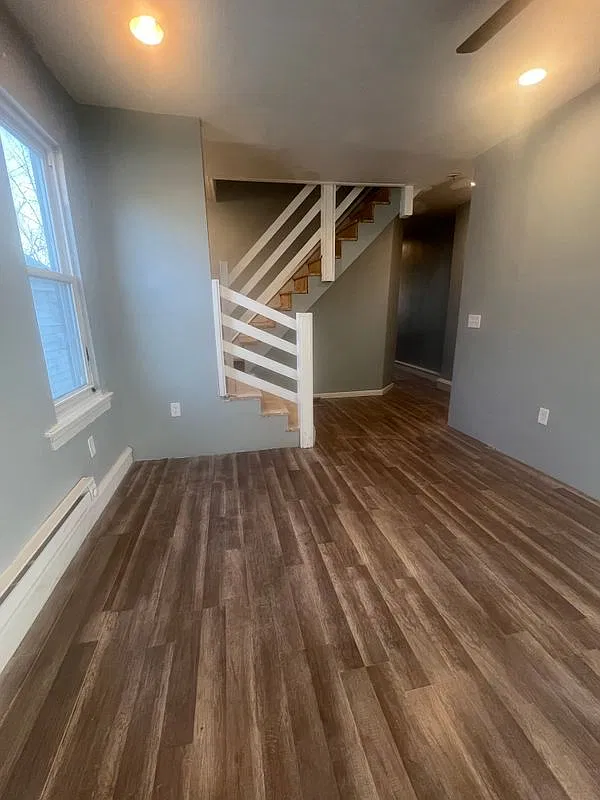 3 bed, 1.0 bath, 1200 sqft, $2,000 — Photo 2