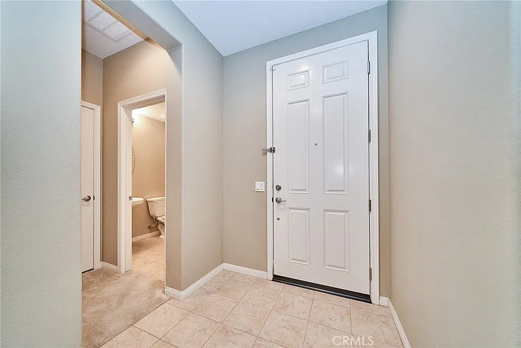 4 bed, 2909 sqft, $4,800 — Photo 2