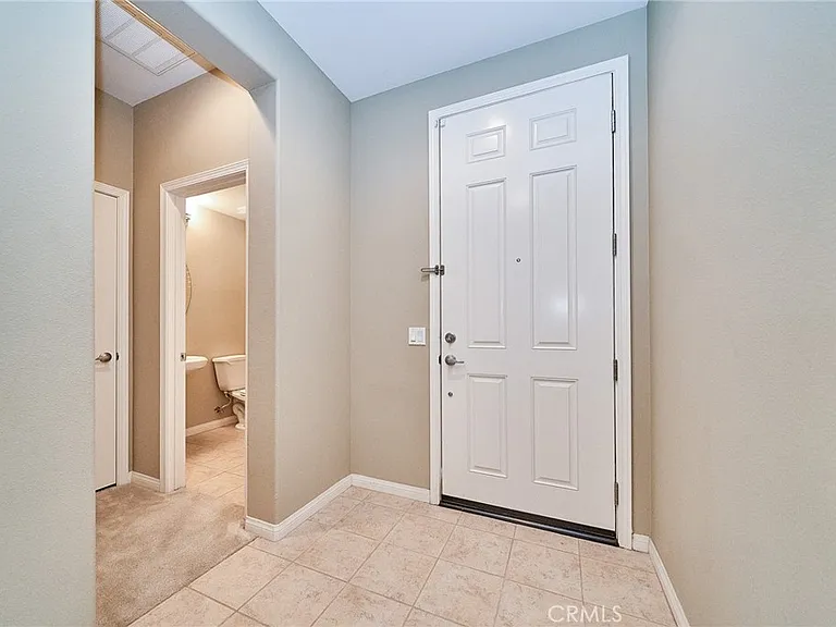 1324 N Macneil Dr — Photo 2