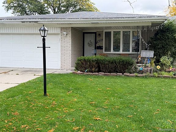 2nd image of 30322 Valenti Dr