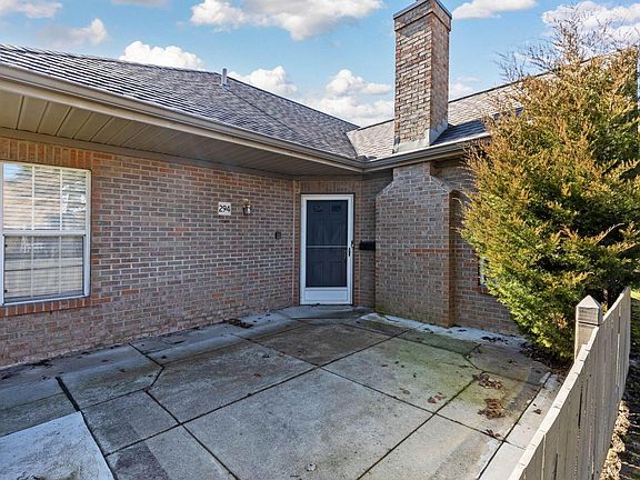 4th image of 294 Windemere Pl