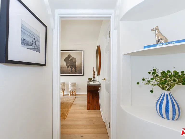 465 S Sherbourne Dr — Photo 18
