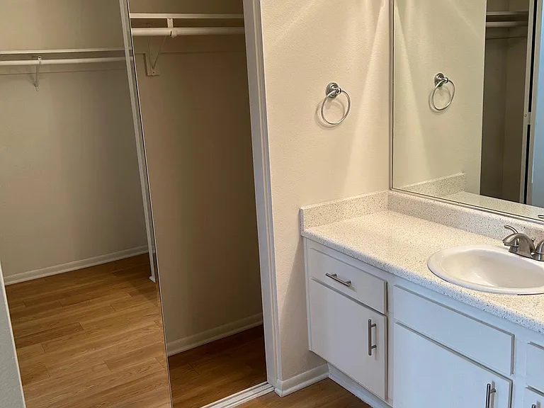 237 Streamwood — Photo 9
