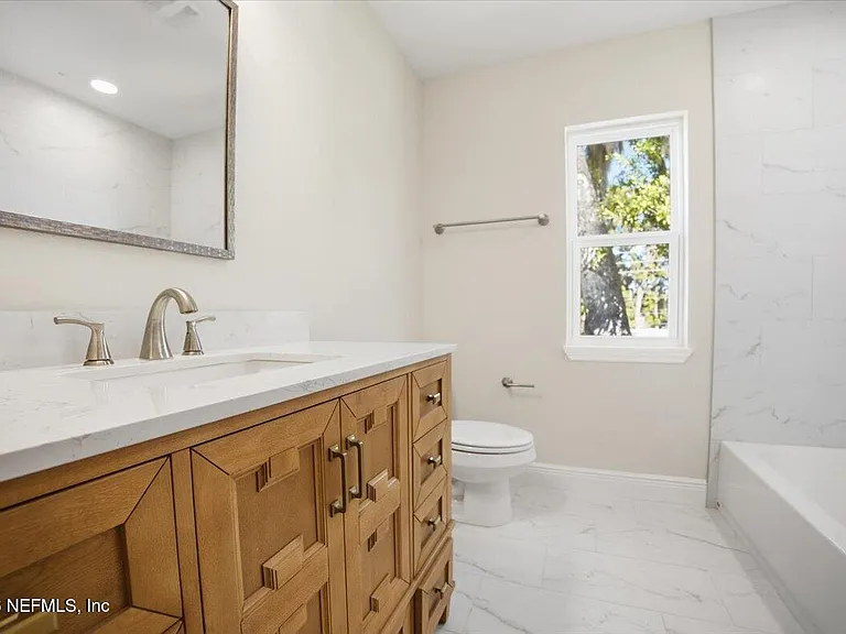 206 W Fox St — Photo 18
