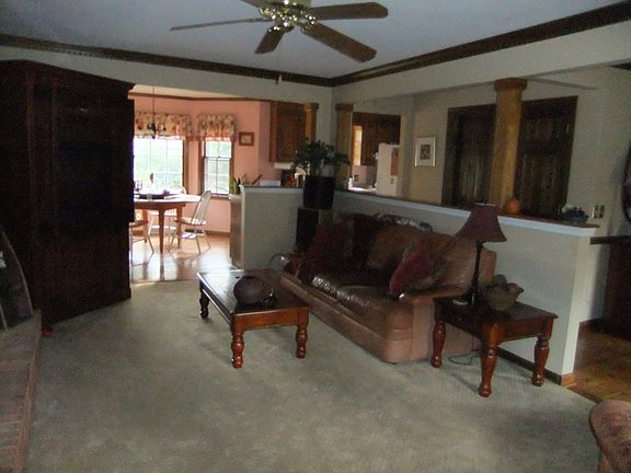 Open floorplan den/kitchen/entrance hall