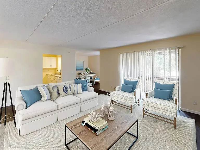 Renaissance at Strawberry Creek Apartments — Photo 17