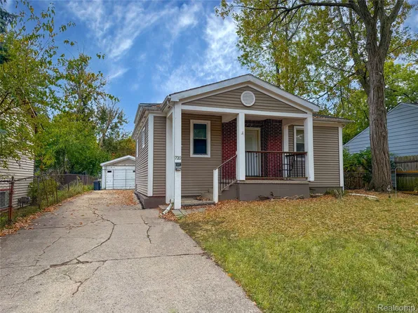 720 E Columbia Ave, Pontiac, MI 48340