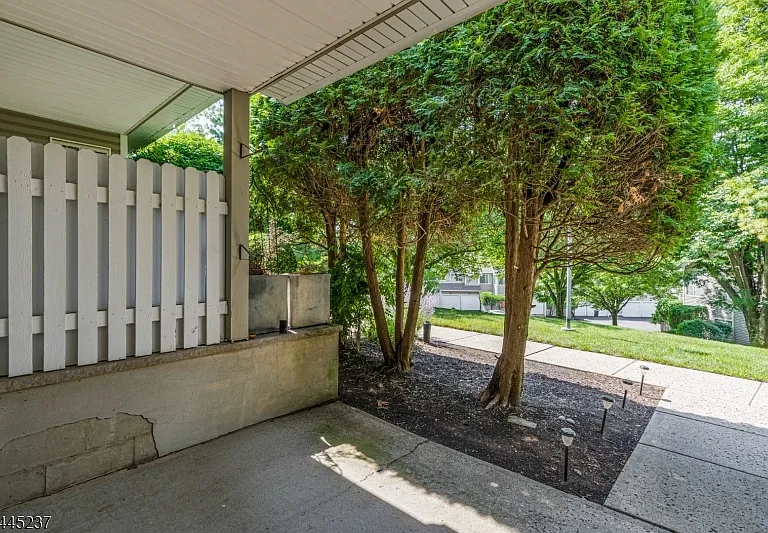3 Tory Ct — Photo 2