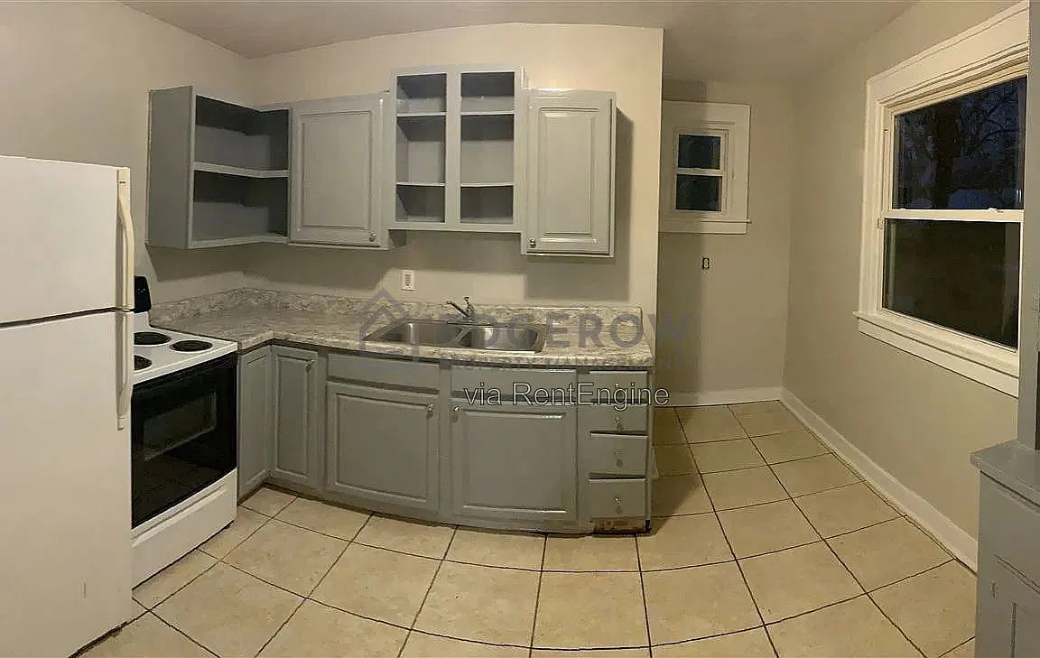 2 bed, 1.0 bath, $1,300 — Photo 2