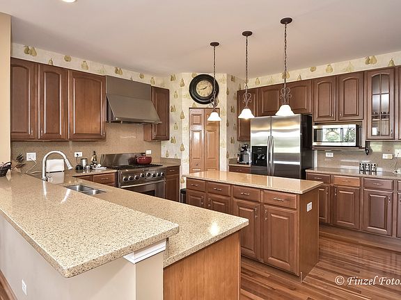 4th image of 2048 Woodside Dr