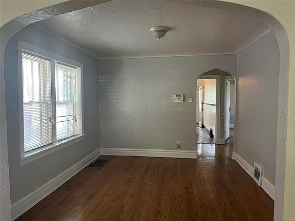 4th image of 6213 Creston Ave