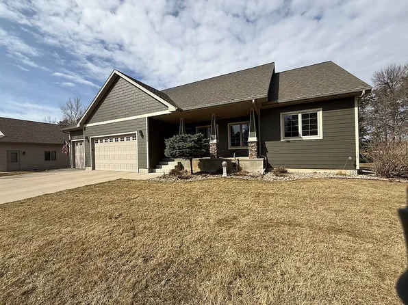 1610 Overlook Ridge Rd, Brookings, SD 57006