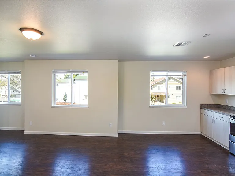 1960 NW Taylor Ave — Photo 16
