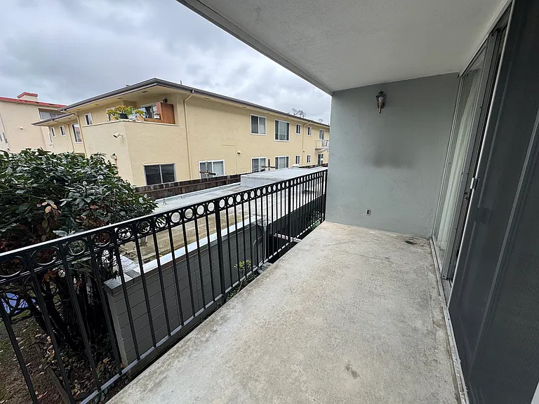 Imperial Apartments — Photo 14