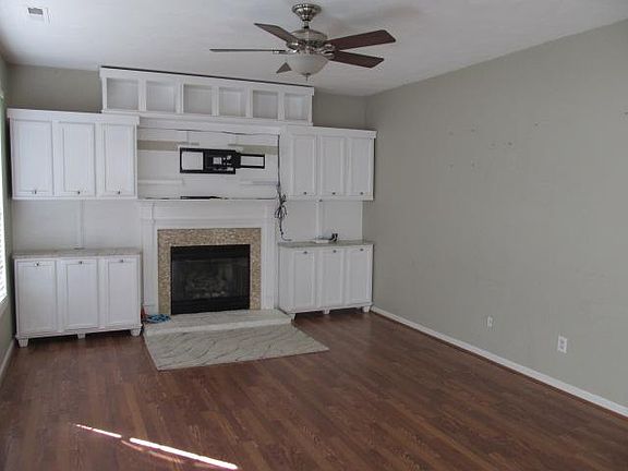3rd image of 1104 Woods Pkwy