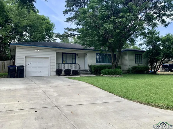 203 Isgren Dr, Longview, TX 75602