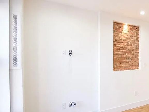 2nd image of 33 E 106th St #3