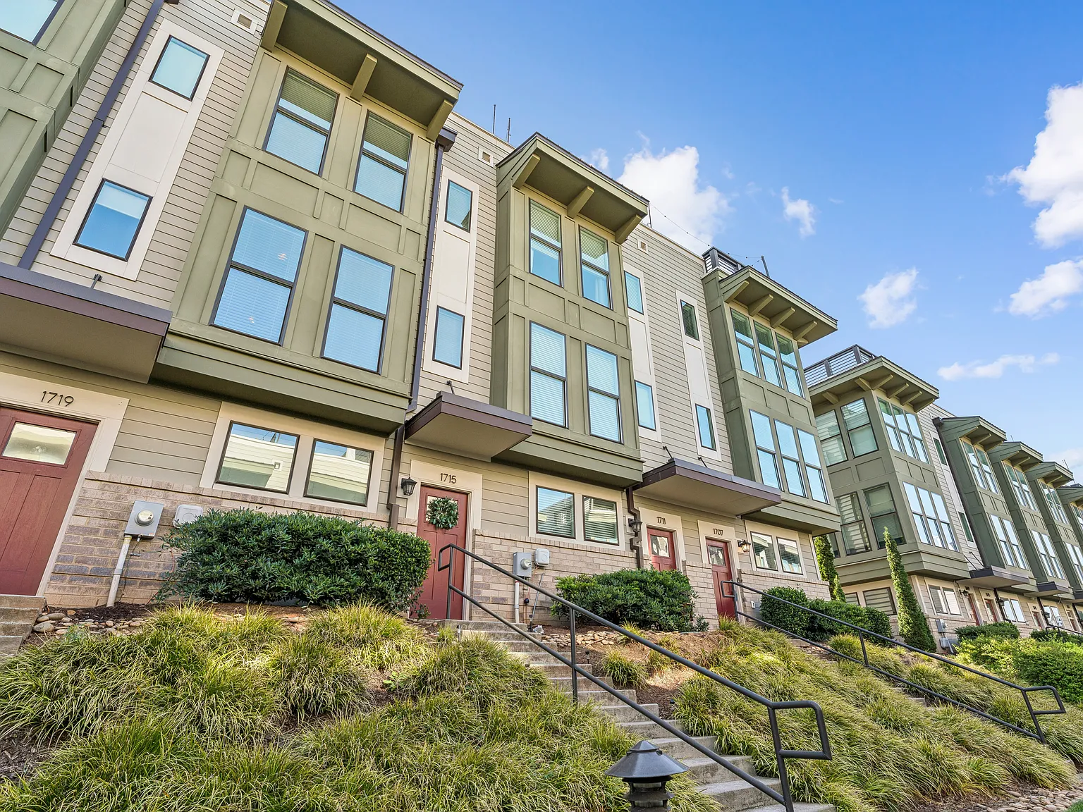 2 bed, 2.5 bath, 1226 sqft, $2,295 — Photo 2