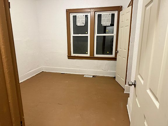 5th image of 1935 Gladstone St #2